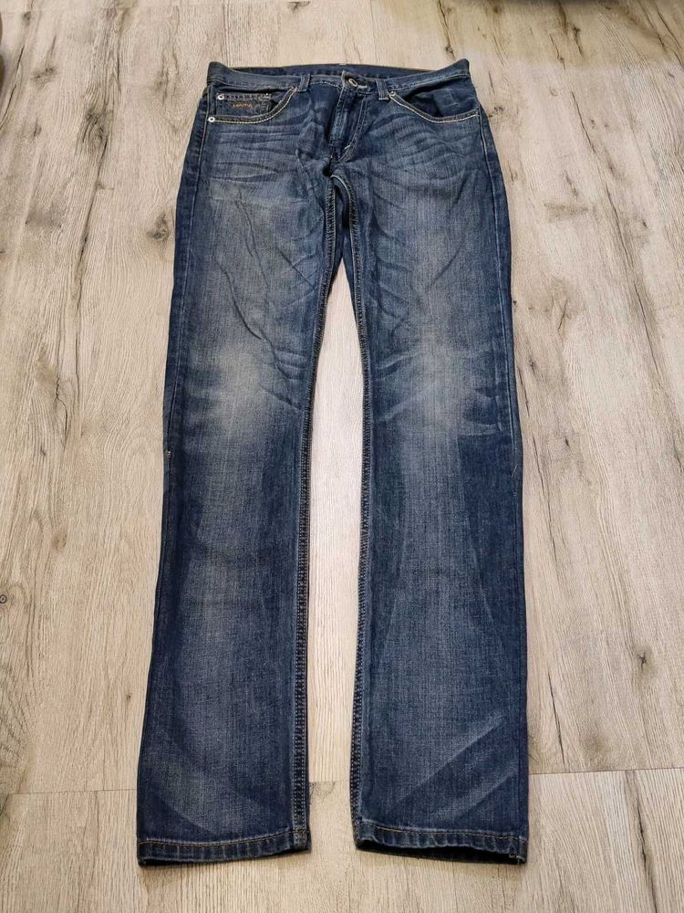 Ma2437 Levi's jeans waist 30 inches