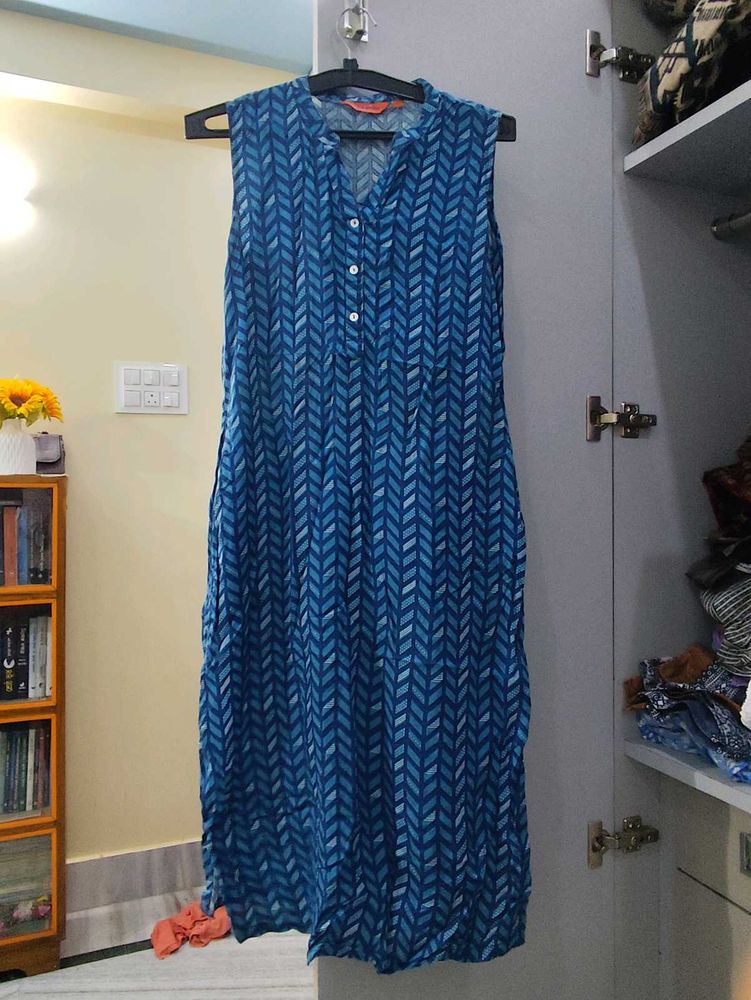 Sleeveless Blue Kurti