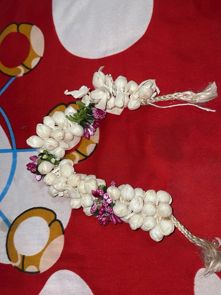 Floral Gajra Hair Accessory
