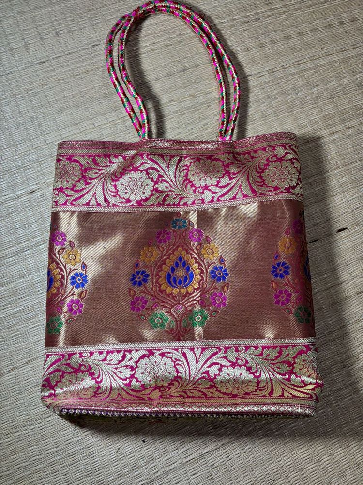 Elegant Floral Handbag