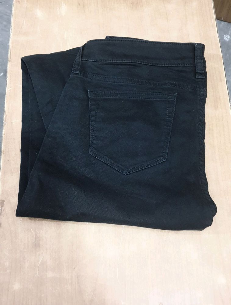 UNIQLO imported black jeans (Non Stretchable)
