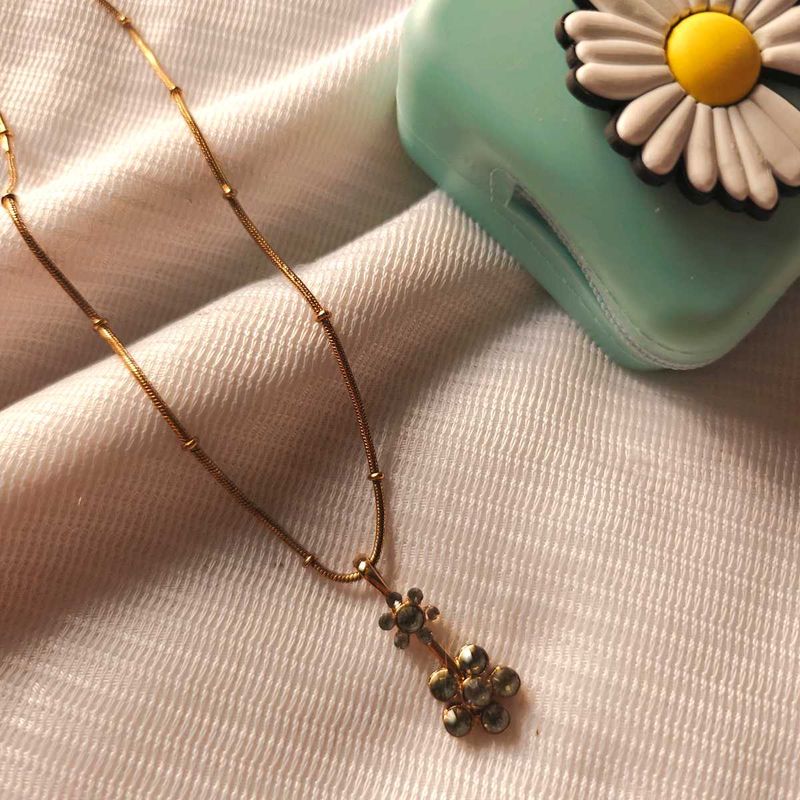 🆕 Floral Pendant Necklace