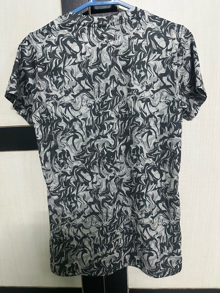 UNDER ARMOUR T-Shirt