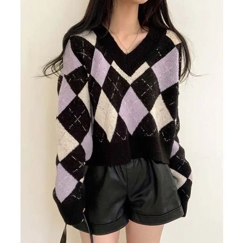 Argyle Pattern V-Neck Sweater