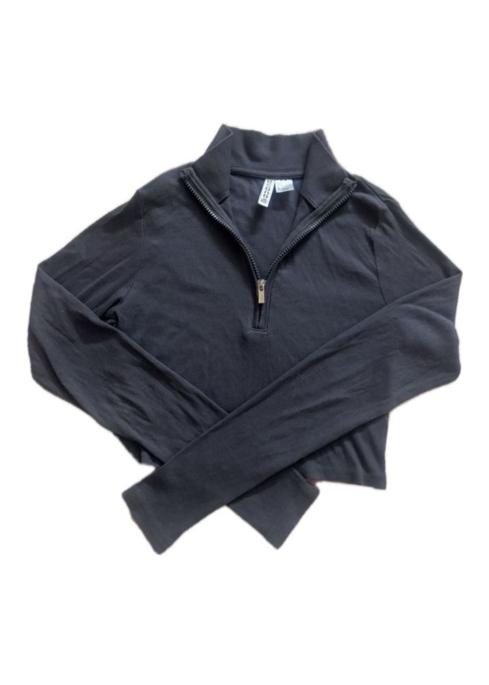 grey half zipper full sleeve crop top