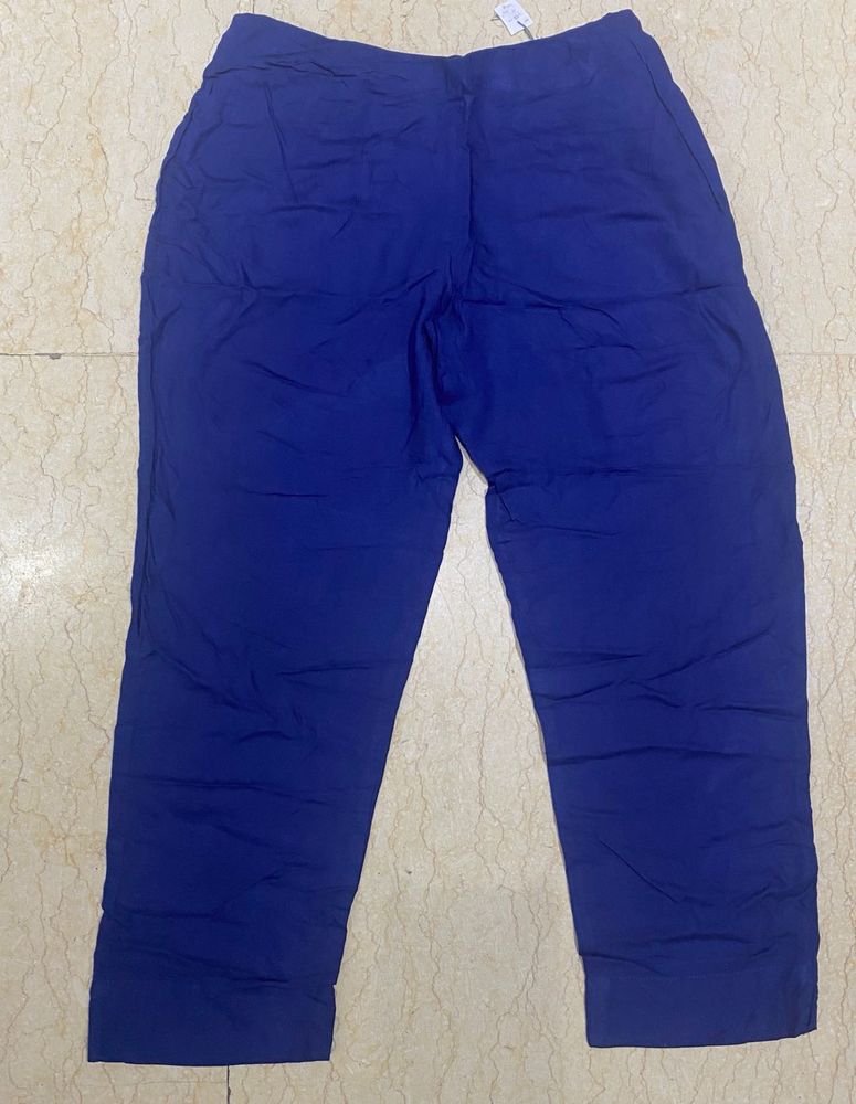 Women Straight Fit Solid Trouser/Pants