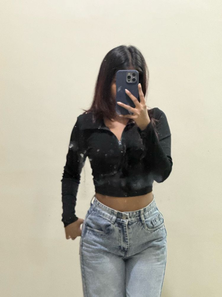 Black Long Sleeve Crop Top