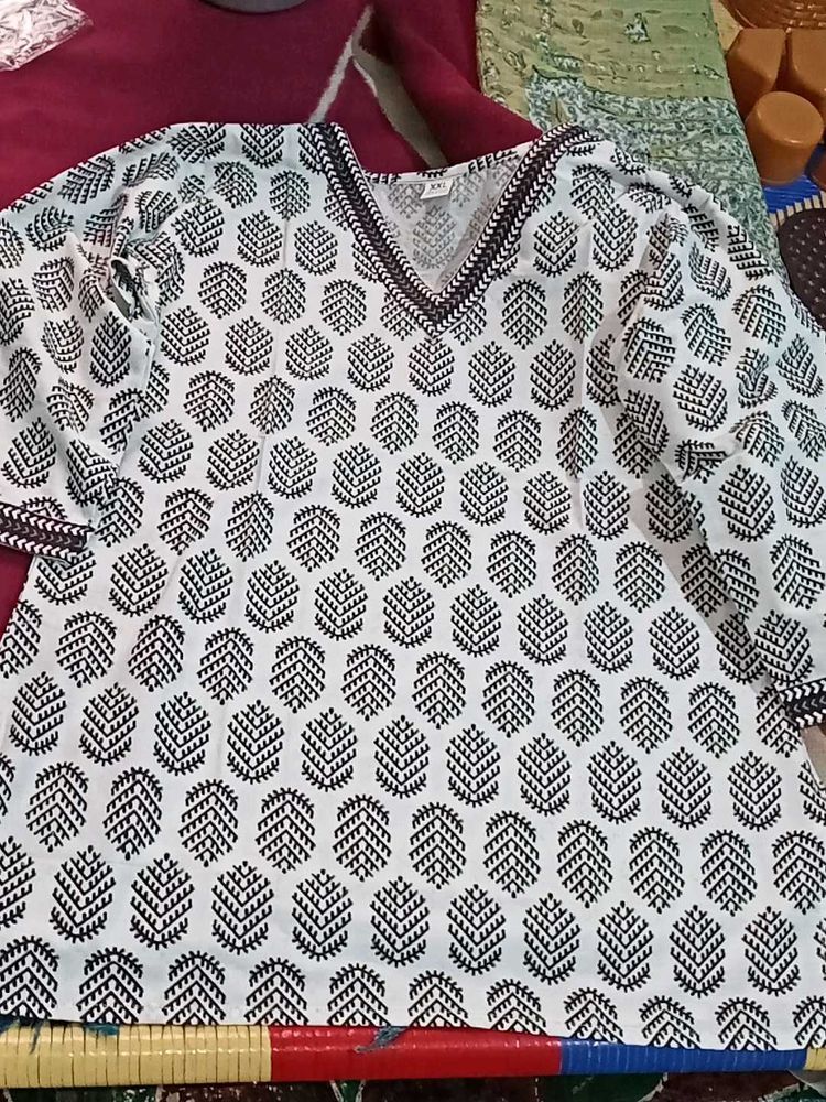 Elegant Geometric Leaf Print Short Kurti