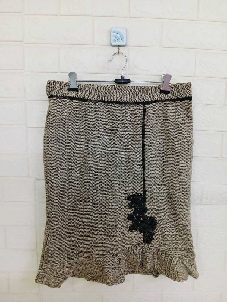 Elegant Skirt with Floral Detail