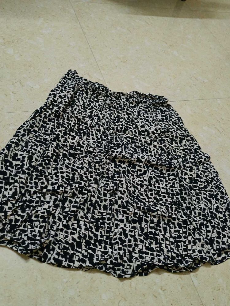 Black &amp; White Print Skirt