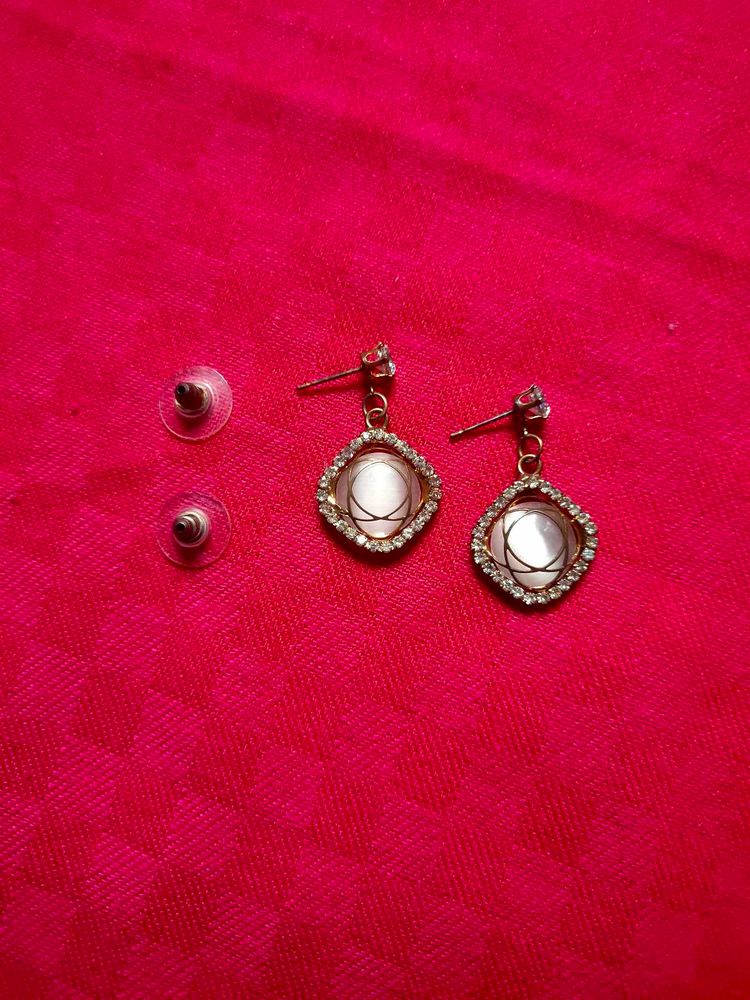Golden Earrings With Hair Clip