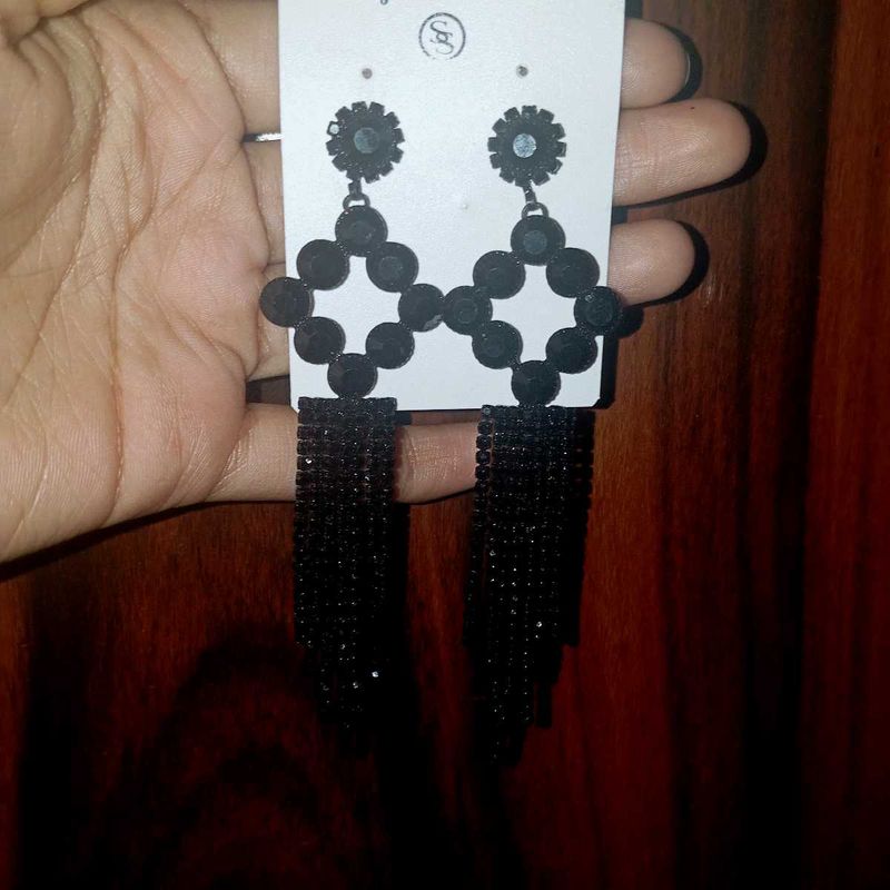 Beautiful Earings In Black Colour