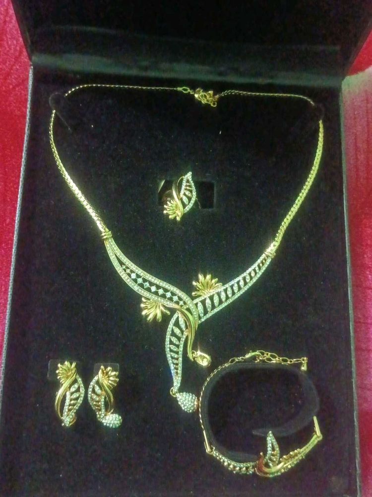 Elegant Gold-Tone Jewelry Set
