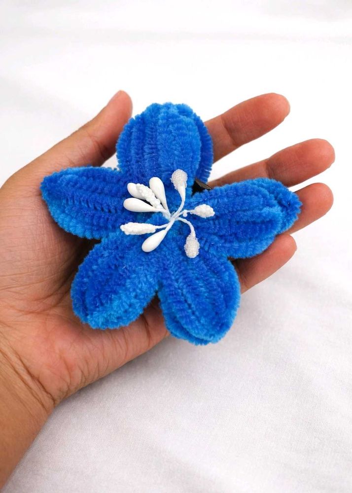 Blue Plush Flower Hair clutcher