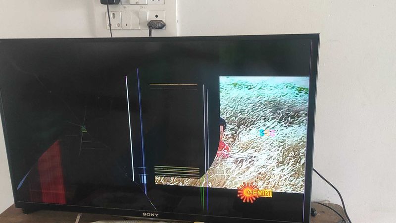 Broken Sony TV : Bravia W700B 32inch