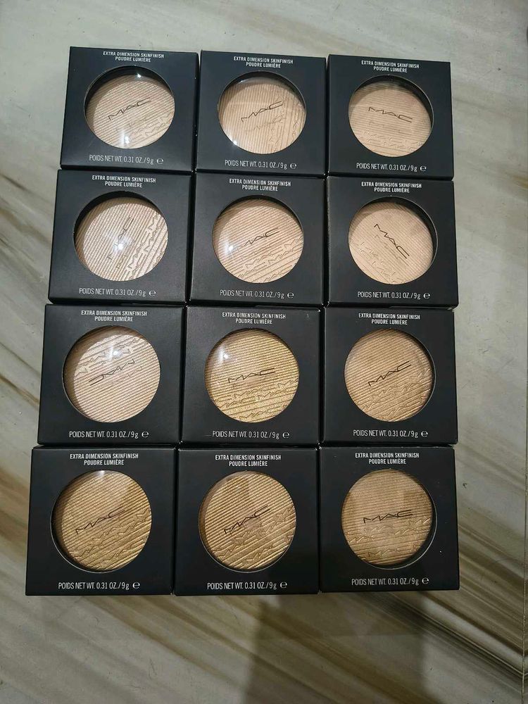1 Peice MAC Extra Dimension Skinfinish Highlighter