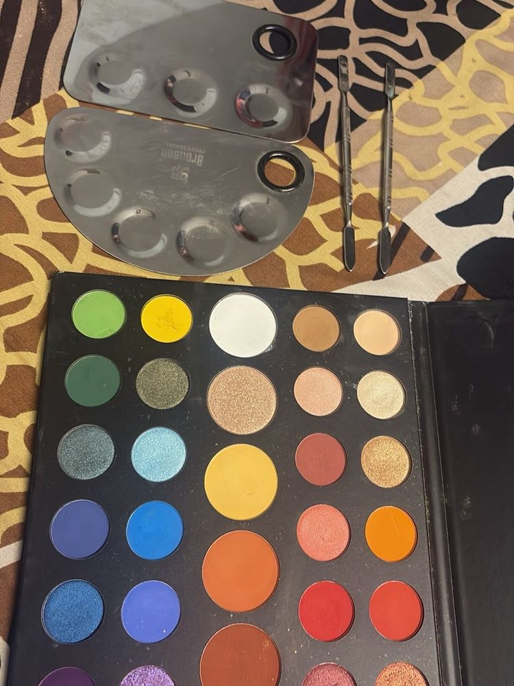 Eyeshadow Palette with Tools