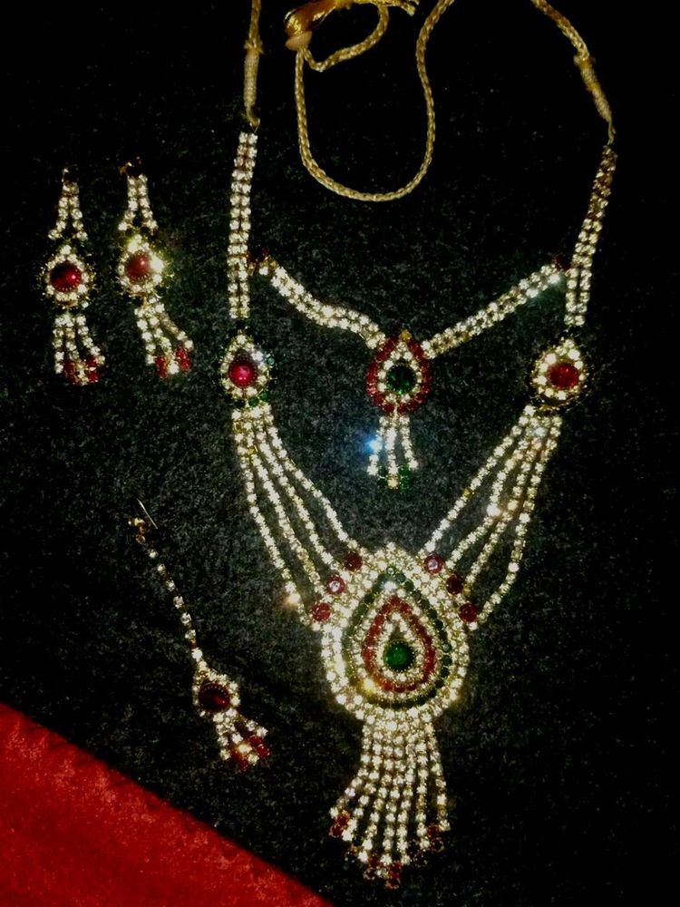Sparkling Necklace &amp; Earring Set