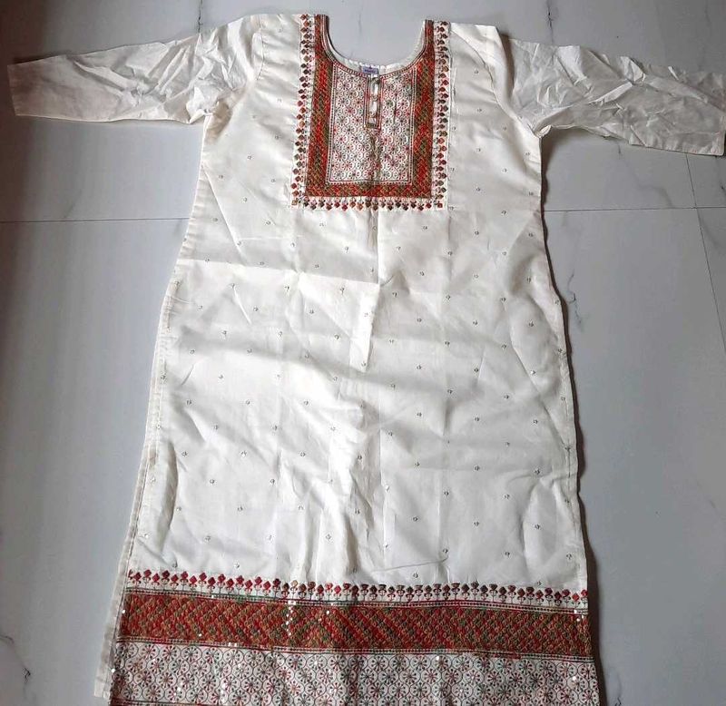 Embroidered White Kurti