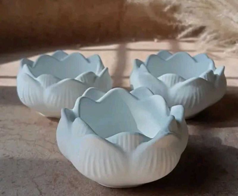 Set of 2 lotus candle holder