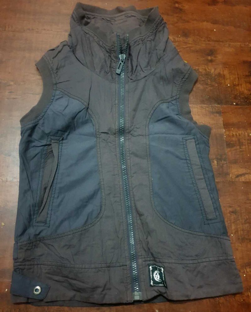 Stylish Sleeveless Jacket