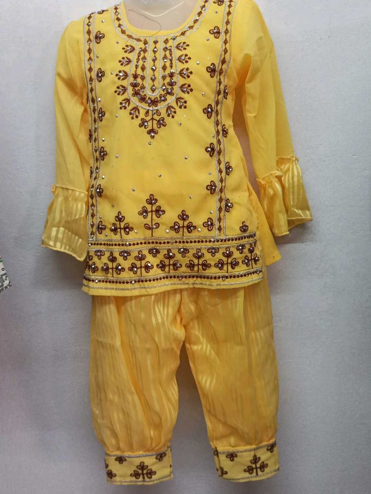 Cute Yellow Girls Clothing Set