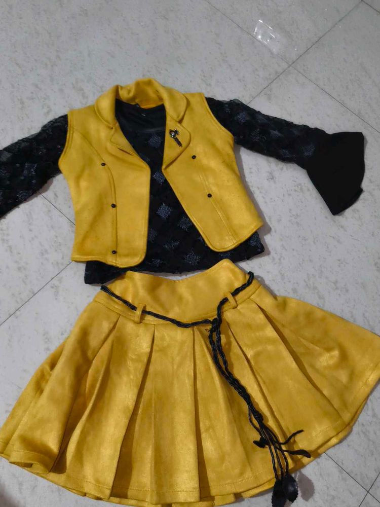 Cute Yellow Skirt Set