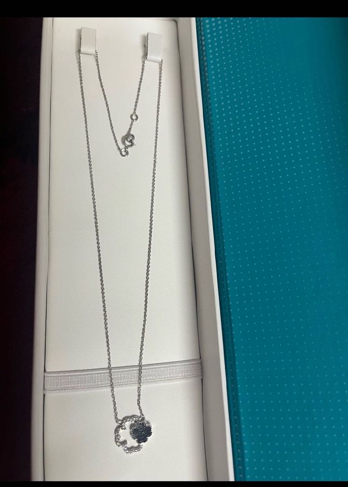 14 KT White Gold Clover Pendant Necklace