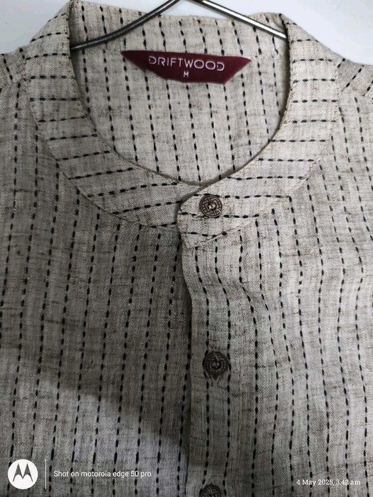 Men beige woven design kurta