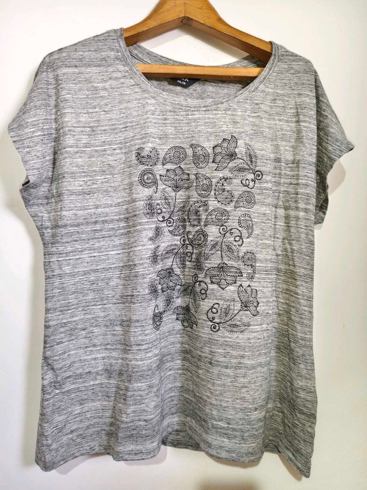 Gray Floral Tee Large/ XL/ XXL upto 40 inches