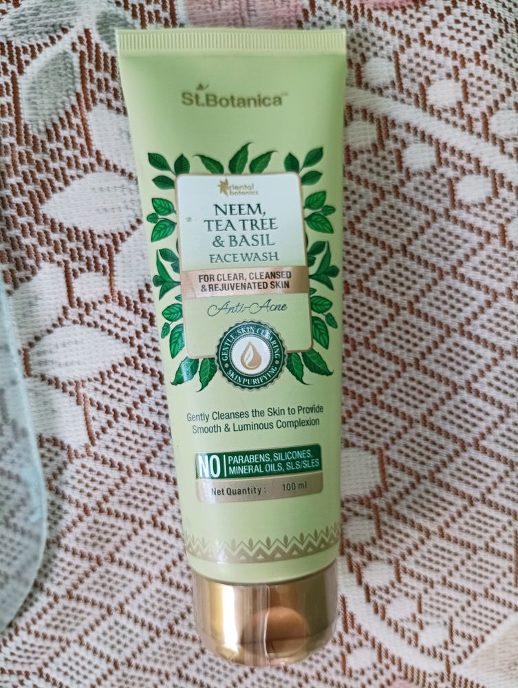 St.botanica Neem  Tea Tree And Basil Facewash