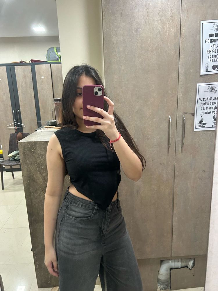 Black Sleeveless Crop Top