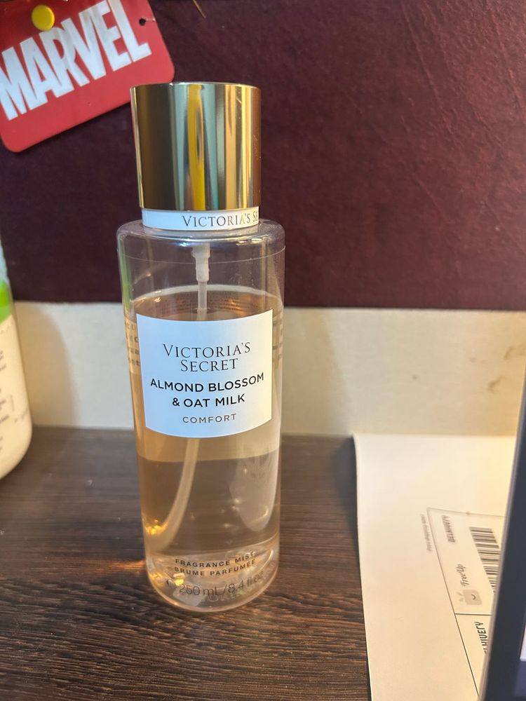 Victoria&#39;s Secret Almond Blossom &amp; Oat Milk Mist