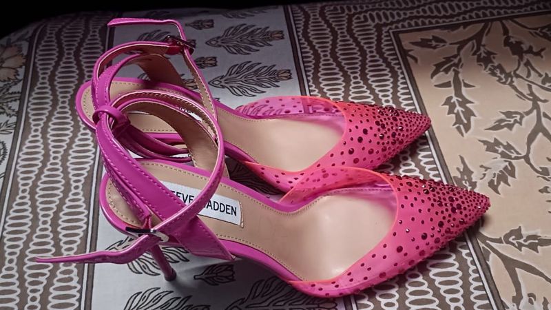 Steve Madden Revert Pink Pumps