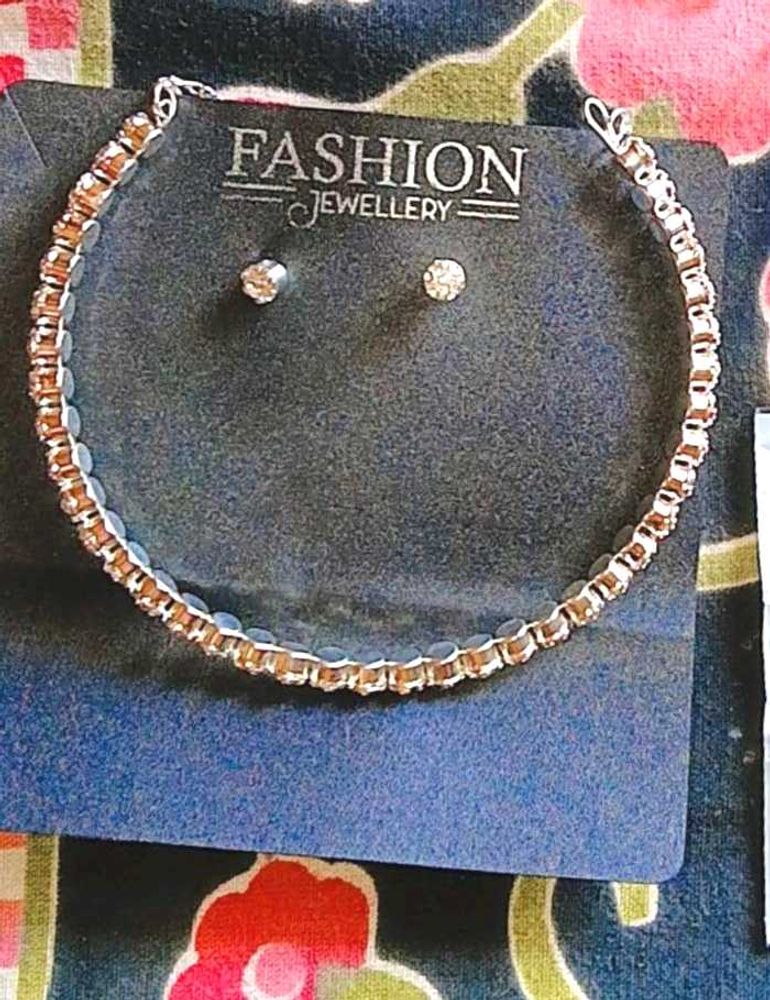 Sparkling Choker &amp; Stud Set