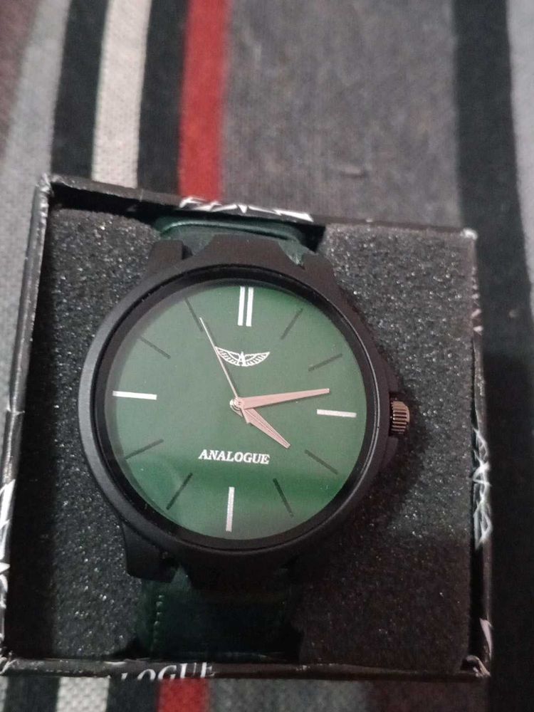 Green Analogue Watch For Men Super Classy Looks