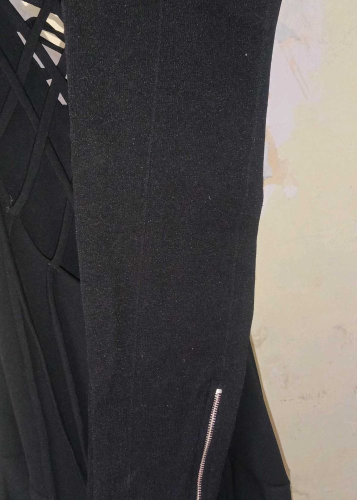 Chic Black Trousers with Zipper Detail,Stylish Top