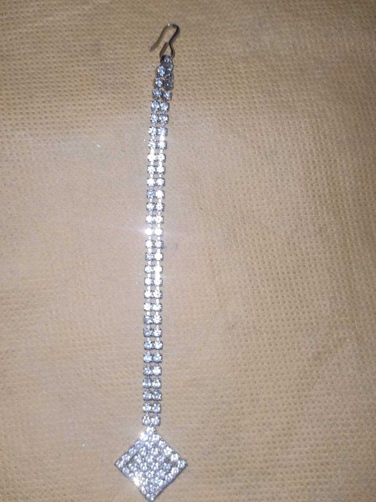 Sparkling Silver Maang Tikka