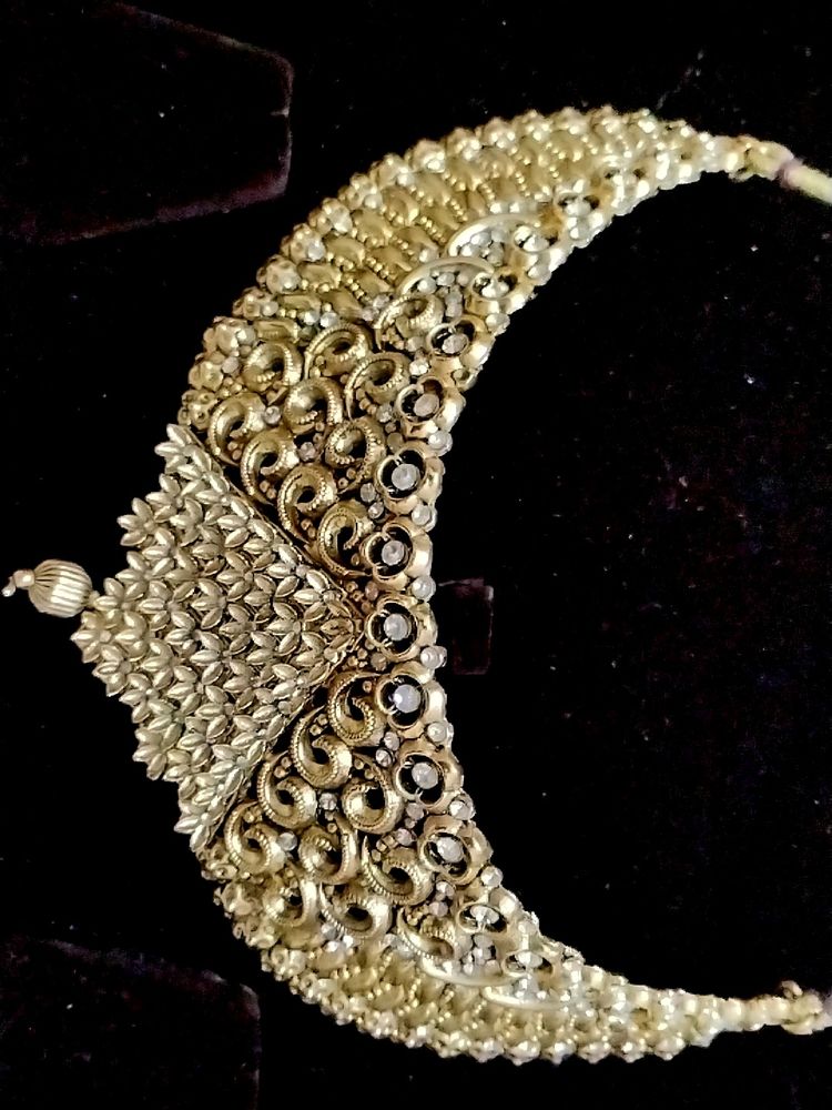 Necklace Set With Earrings And Mangtikka