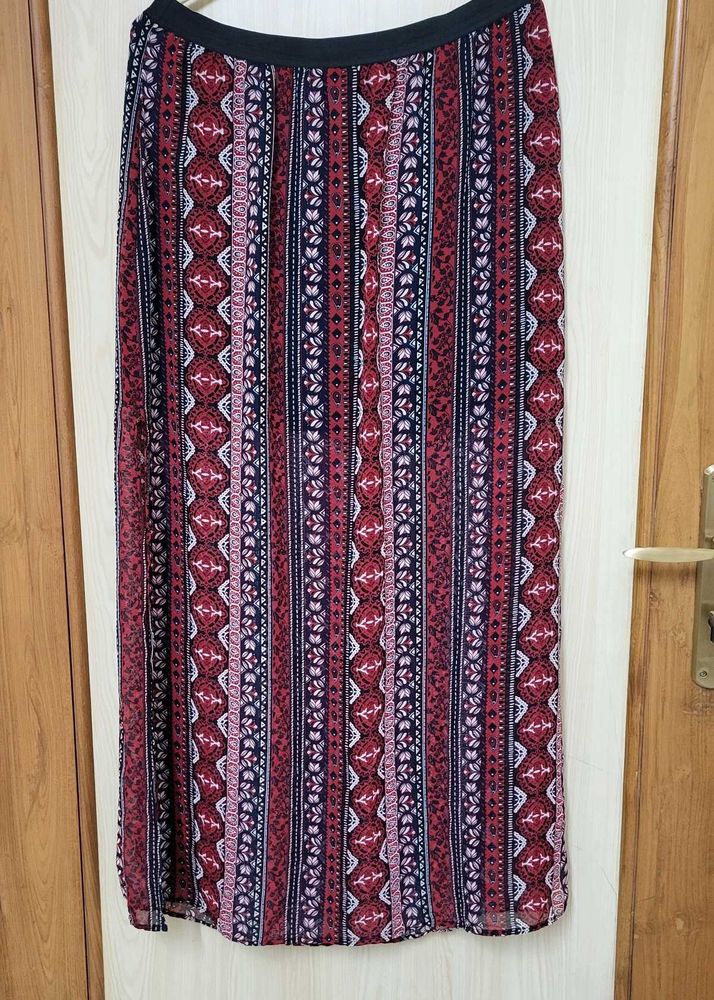 Nice Skirt With Side Slit And Half Liner Size 32&#34;