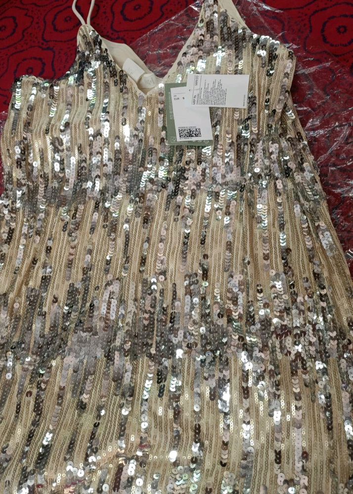 H&amp;M ❤️✨️Short Sequined Dress ❤️✨️