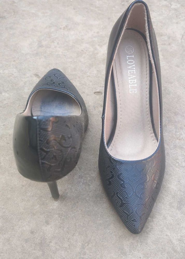 Pencil Heels 🖤