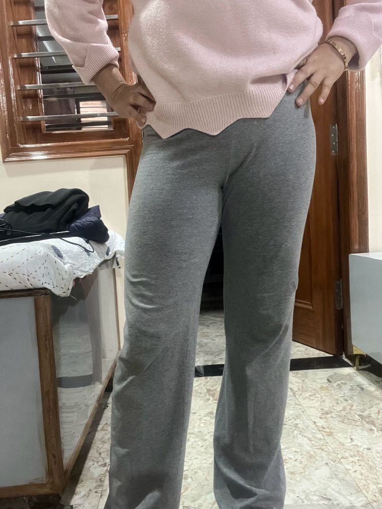 Gray Wide Leg yoga pants 🌻