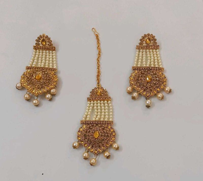 Earings With Mangtikka