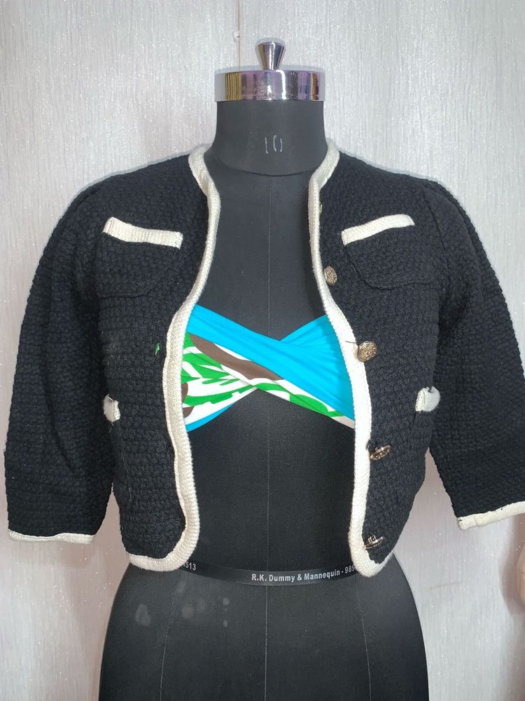 Chic Cropped Knit Jacket