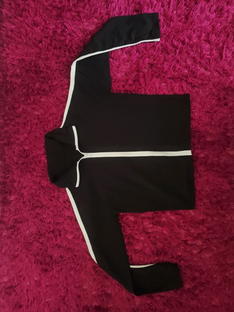 Workout Cropped Sweatshirt Black and White