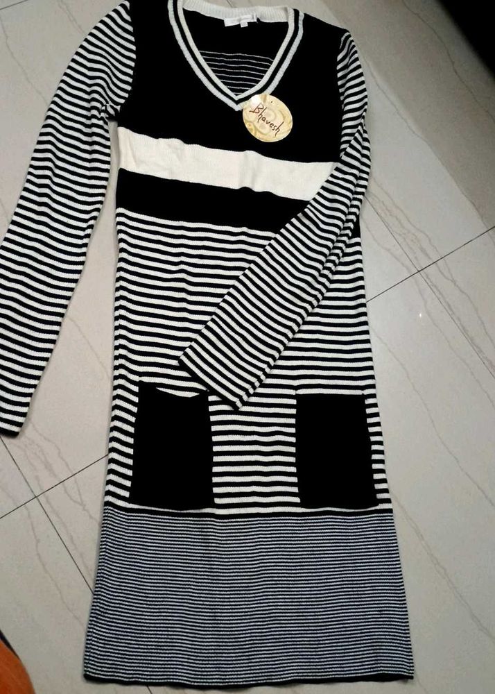 Striped black&amp;white Knit bodycon dress|2pockets