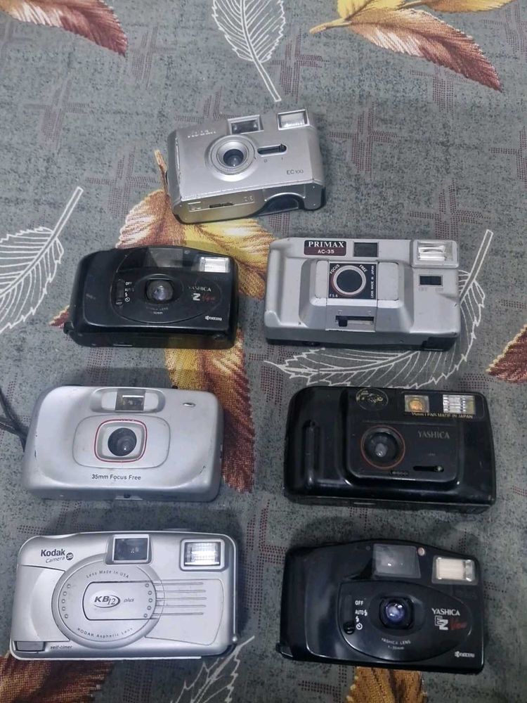 Vintage Point &amp; Shoot Camera 7 Pcs Lot