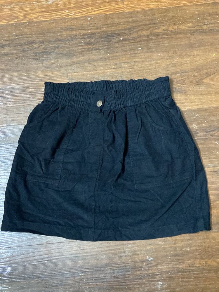 SASSFARAS Black Short Skirt
