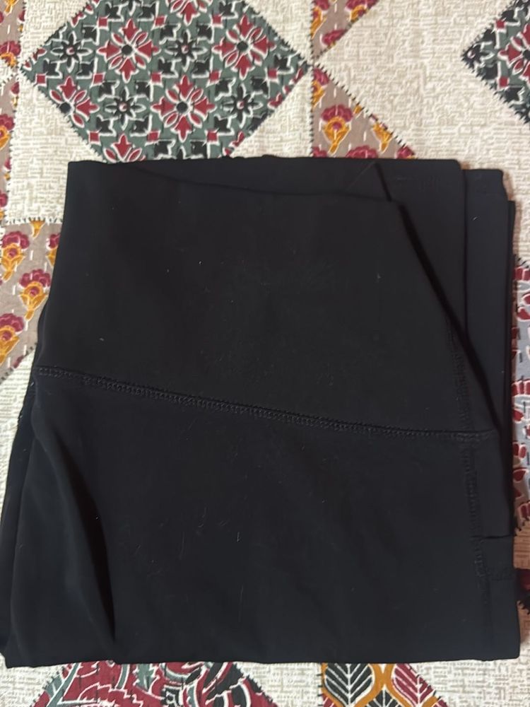 black Stretchable Leggings Urbanic
